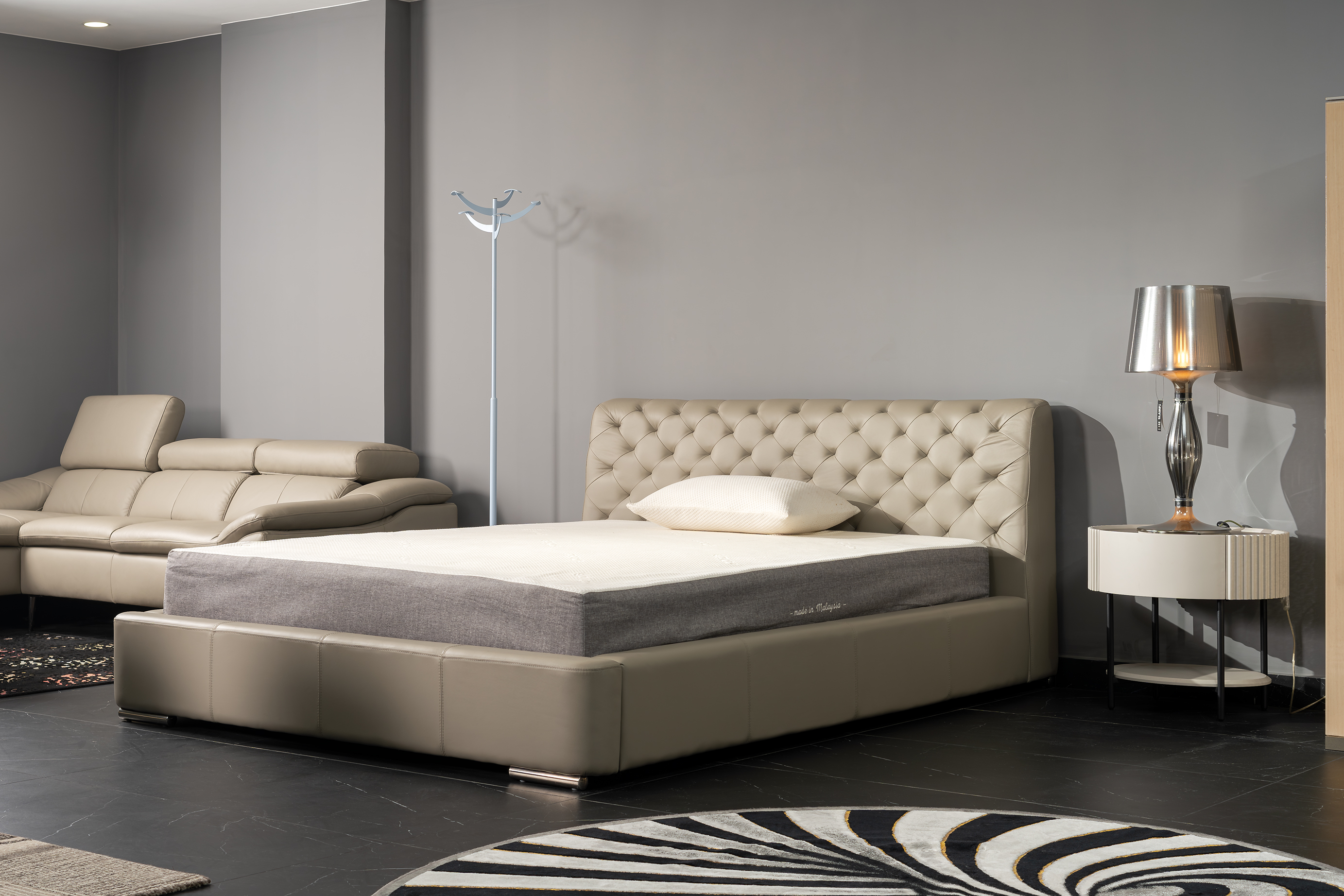 Giường nhập khẩu Malaysia HC336 góc 1