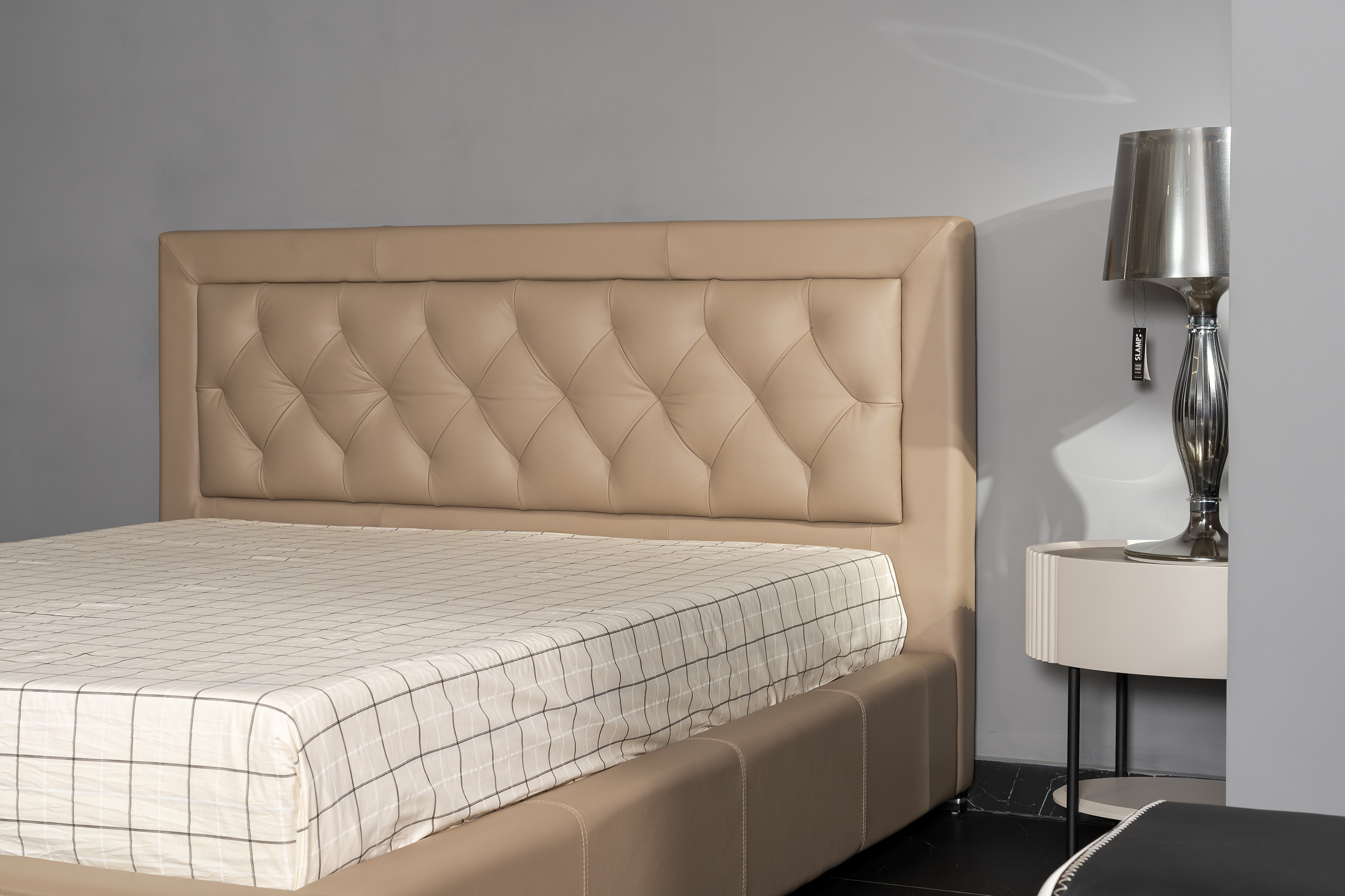 Giường nhập khẩu Malaysia HC338 góc 4