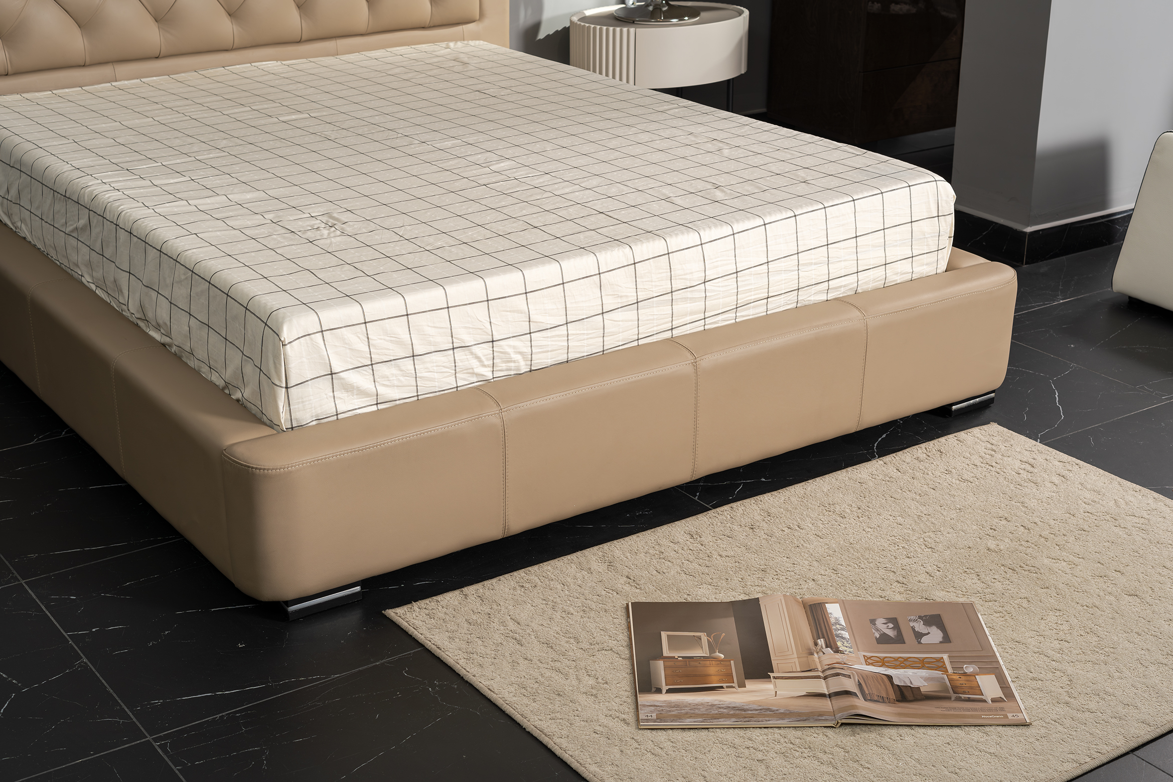 Giường nhập khẩu Malaysia HC338 góc 2
