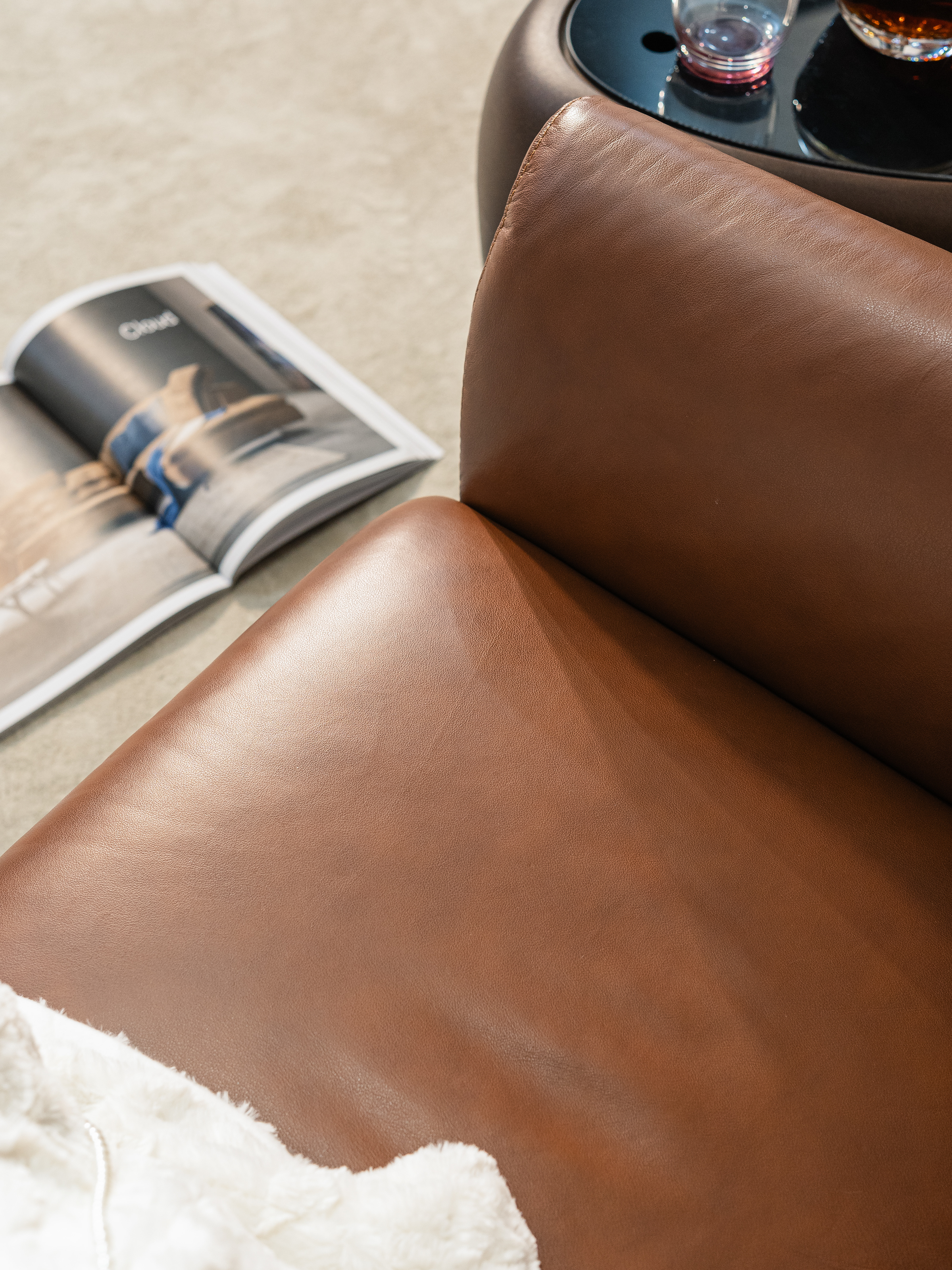 Ghế da Armchair Sara góc 3