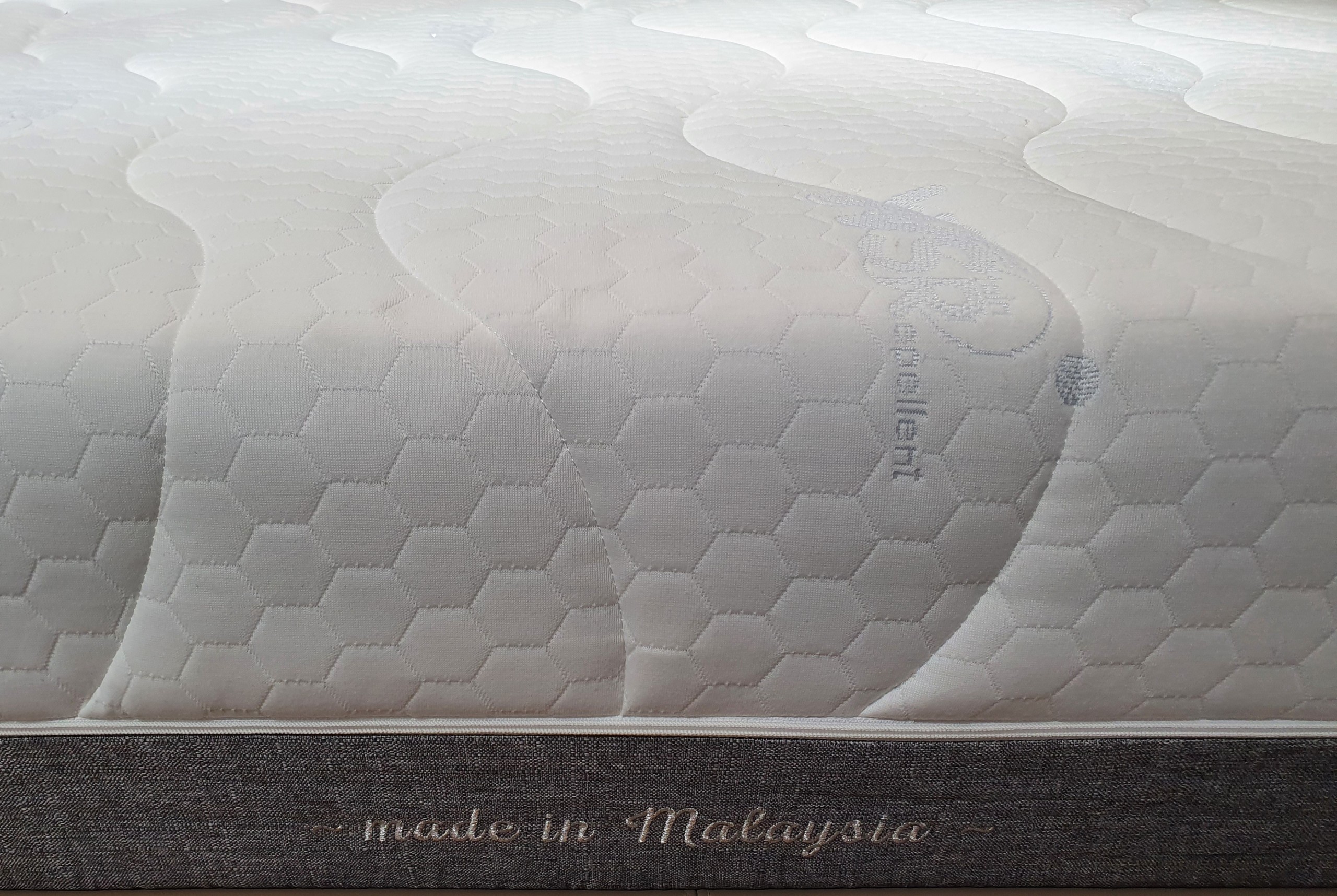 Đệm mút lò xo Manhattan – Malaysia góc 2