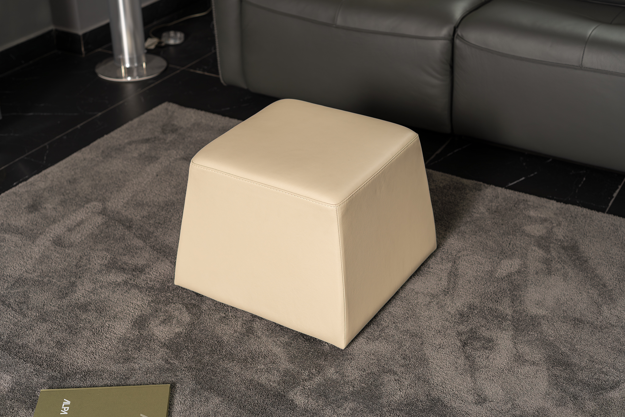 Sofa da Malaysia: đôn F01 góc 4