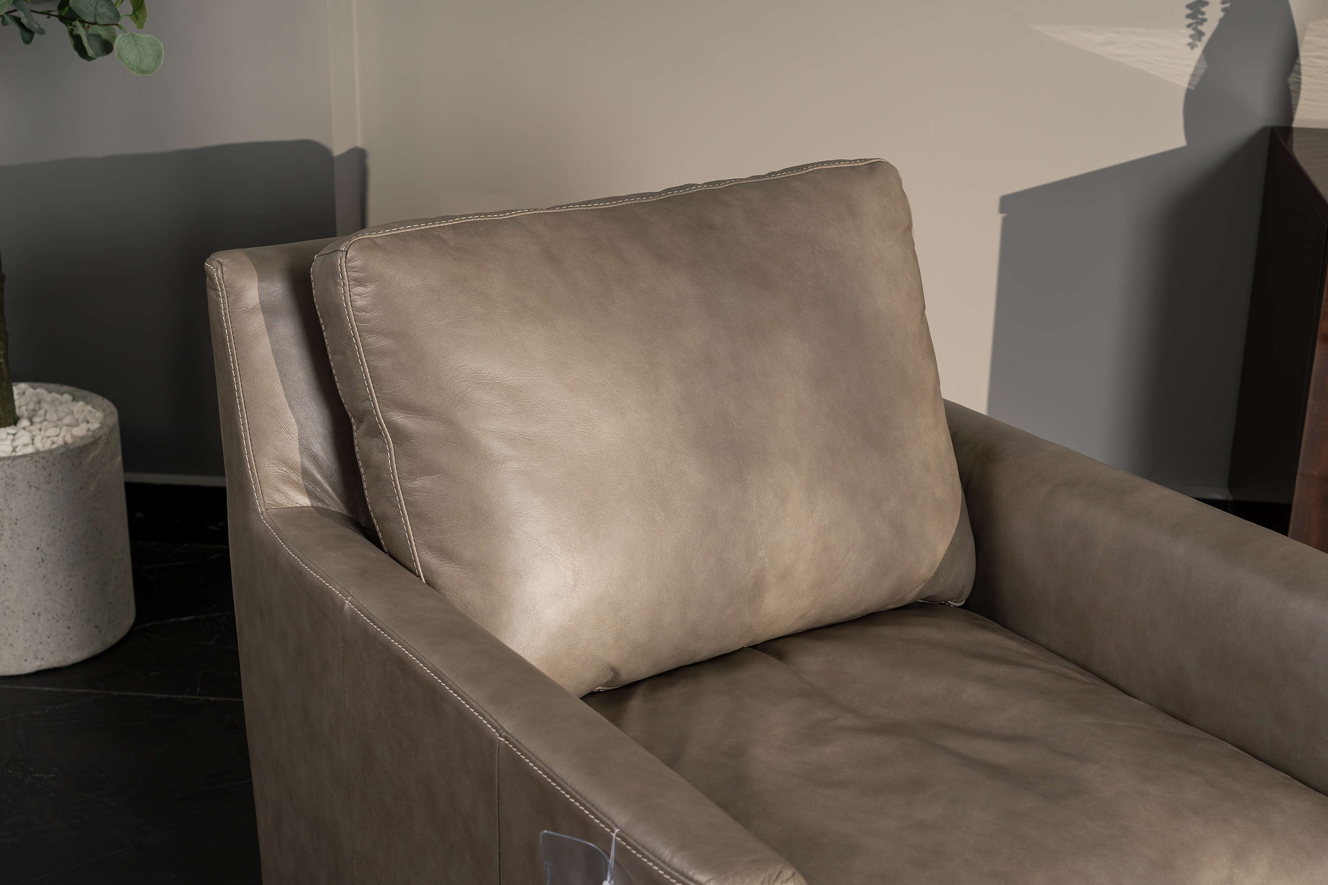 Ghế armchair Malaysia T1255 góc 4