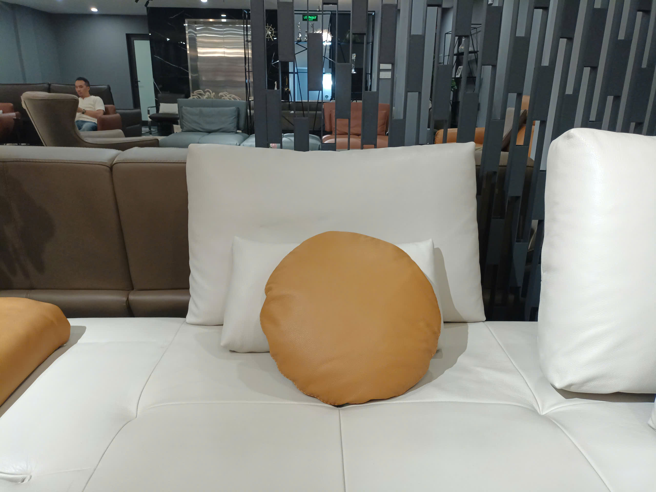 Gối da Italia Round góc 3