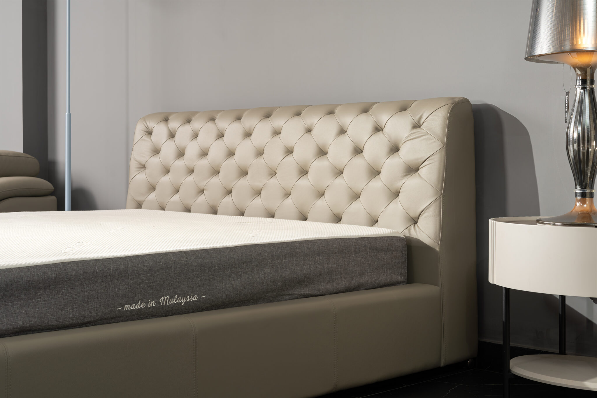Giường nhập khẩu Malaysia HC336 góc 2