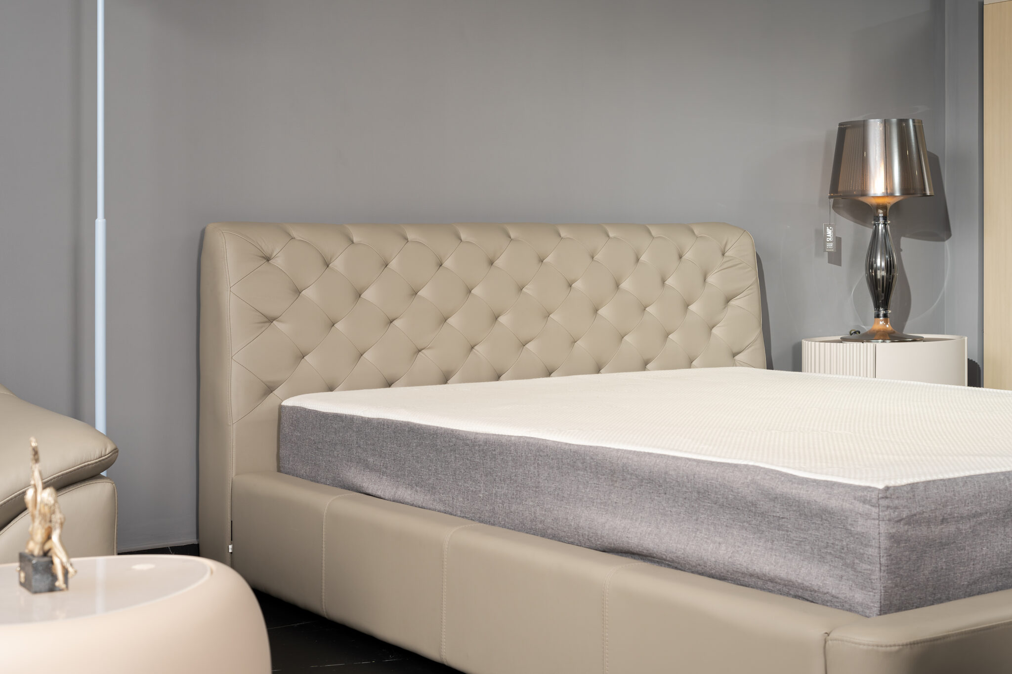 Giường nhập khẩu Malaysia HC336 góc 3